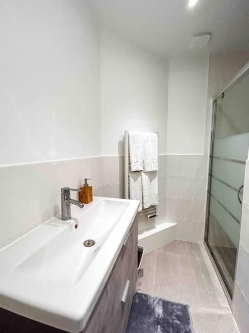 La Vie Est Belle A Montreuil Wi-Fi & Metro 9 Parking Gratuit Apartment Bagian luar foto